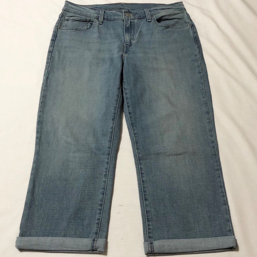 Levi’s Women’s Light Wash Stretch Capri Jeans - 29 - Picture 5 of 16